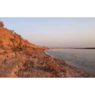 Фотографии Дамира Отегенова с путешествия. Закат на реке Сырдария