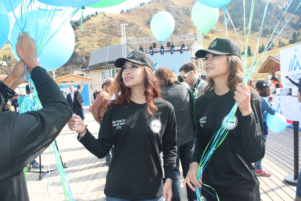 Волонтёры фестиваля Almaty Mount Fest